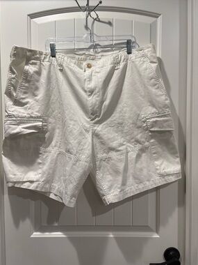 Ralph Lauren White Cargo Shorts with Side Pockets